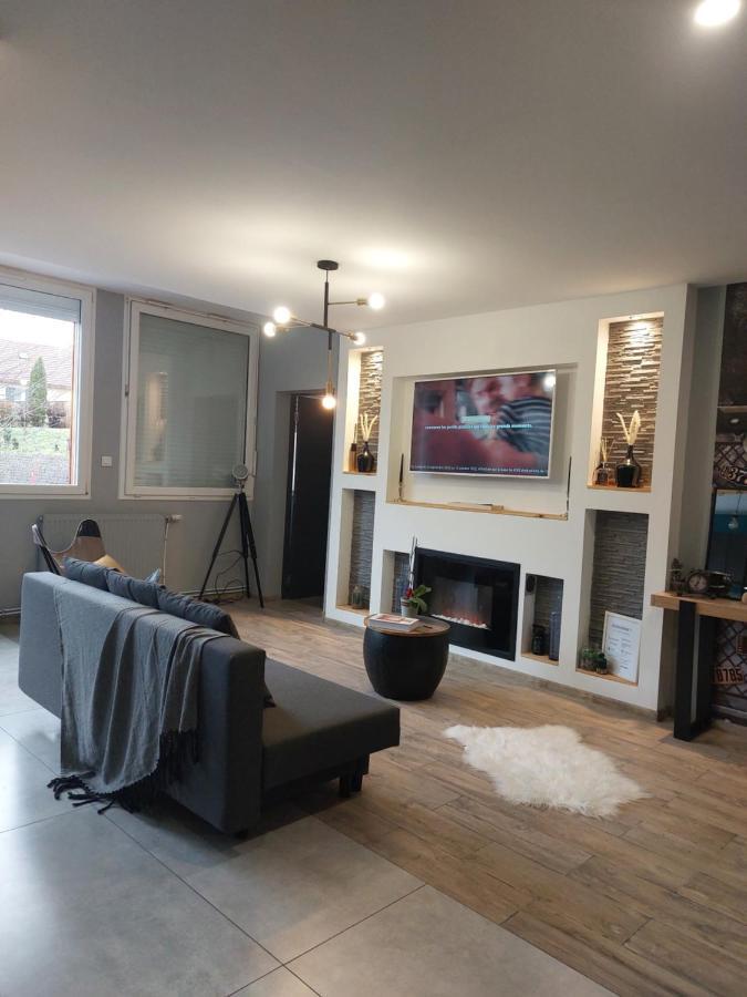Style Of Industry Apartment Morbier Bagian luar foto